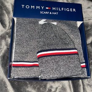 Tommy Hilfiger Men’s Scarf & Hat Set